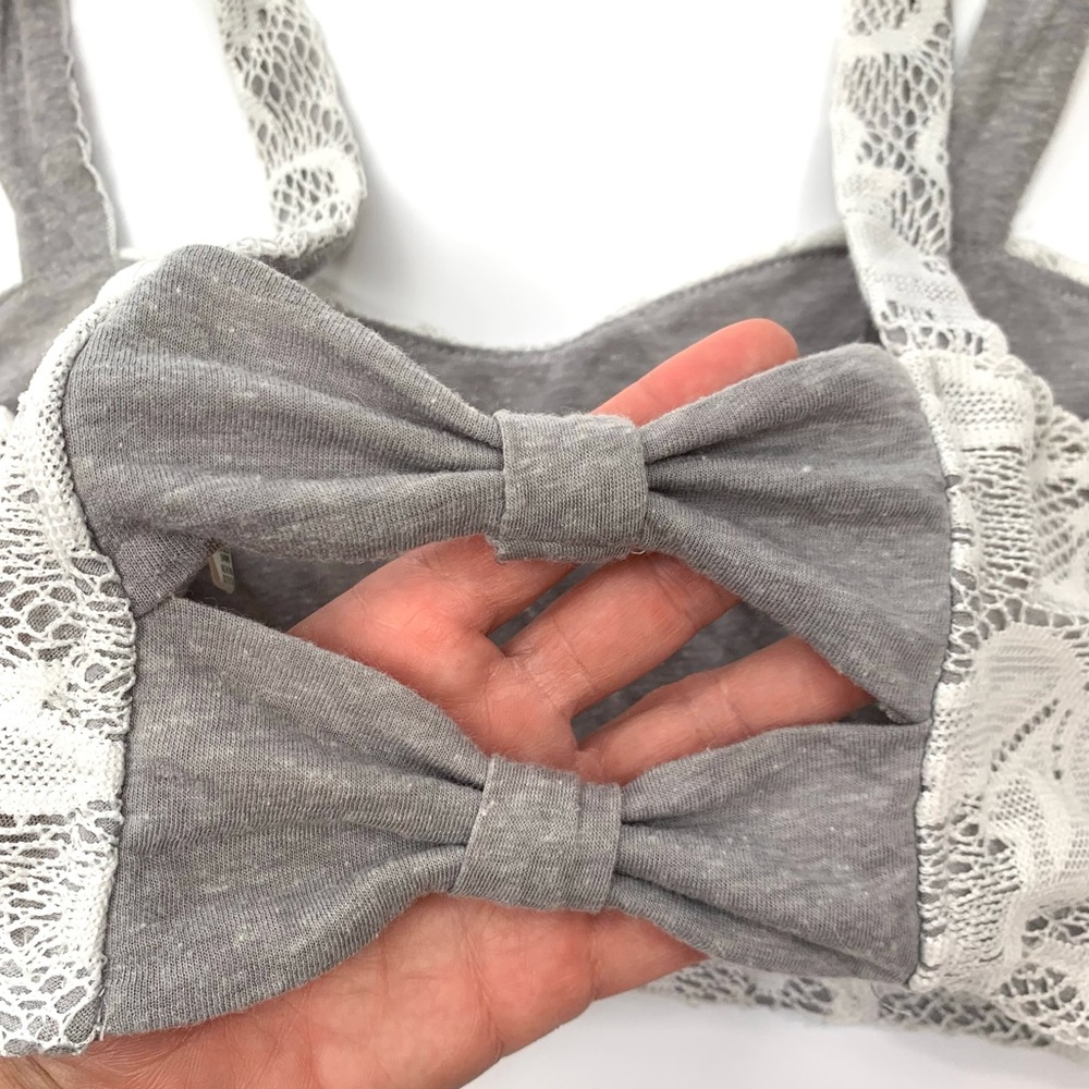 NWOT Gray Back Cutout Floral Lace Bra Crop Top - Picture 7 of 14